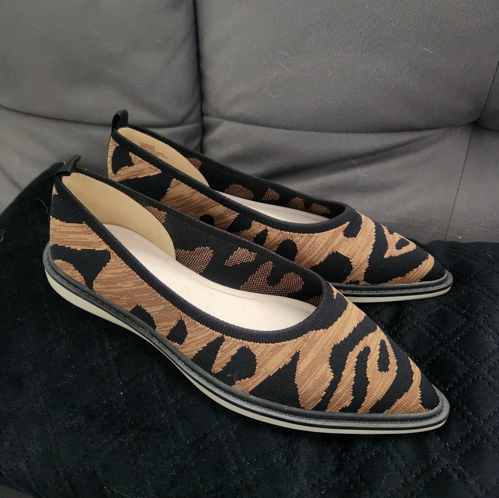 LOUISE ET CIE CELETE  Fabric Stretchy Knit Pointed Toe Flats/NWOT, Size 8M